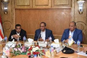 محافظ قنا: تقييم يومي لأداء الوحدات المحلية في ملفات التقنين والتصالح والمتغيرات المكانية

