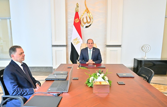 الرئيس السيسي يجتمع بوزير الداخلية لمتابعة الأوضاع الأمنية 