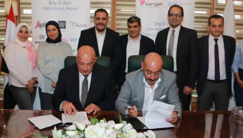 المصرية للمطارات وتارجت توقعان شراكة لتطوير مطار برج العرب 