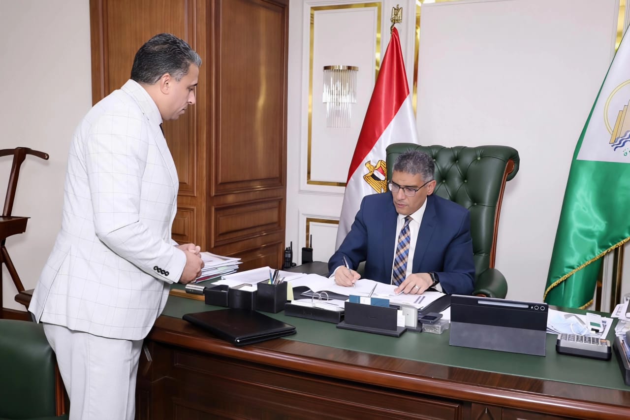 محافظ الجيزة يوجه بإرجاء تقديم شهادة الكشف الطبي لطلاب الصف الأول الابتدائي تخفيفًا للتزاحم

