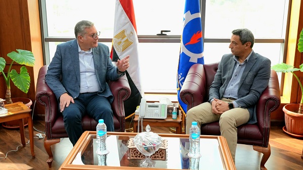 وزير البترول يلتقي محافظ السويس في مستهل زيارته للمحافظة 
