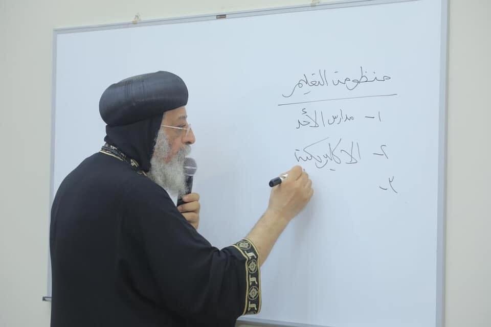 * التعليم الكنسي ينهار.. وجيل جديد يبحث عن إجابات لا يجدها 