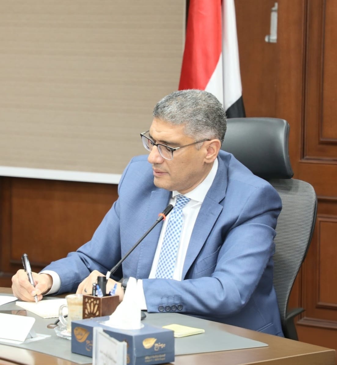 محافظ الجيزة يُشكل لجنة لحصر وتقسيم المناطق (متميزة ، متوسطة ، اقتصادية) وفقاً للقانون الجديد 

