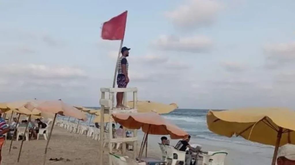 غرق 6 طلاب.. ومنع السباحة في شواطئ العجمي بالإسكندرية