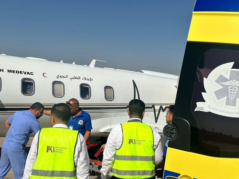 السفارة السعودية تُجلي مواطنة من القاهرة بطائرة إخلاء طبي حرصًا على سلامتها