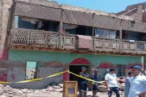 محافظة الجيزة: صرف تعويضات عاجلة وتوفير سكن بديل لأسرة ضحايا عقار البراجيل المنهار

