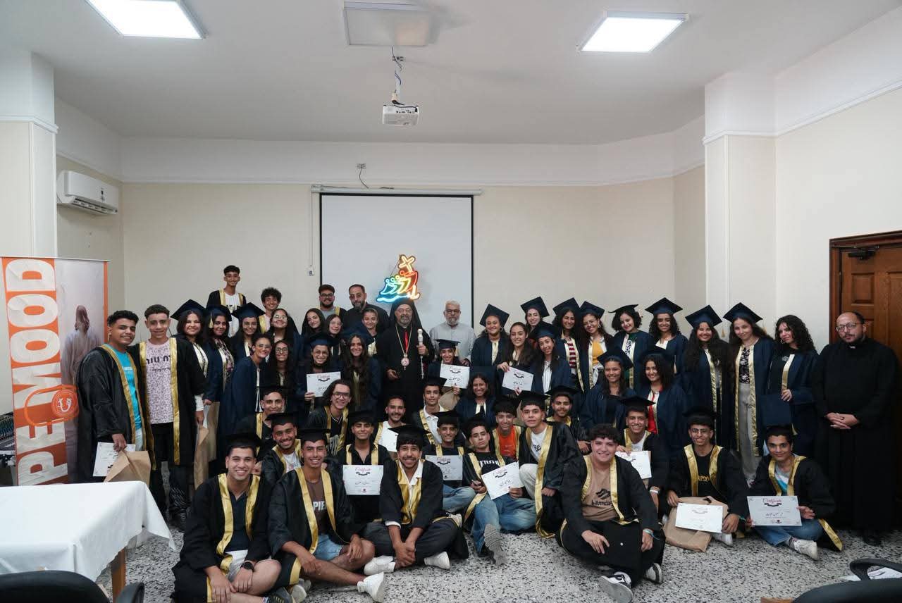 البطريرك إبراهيم إسحق يحتفل بتخرج طلاب الثانوية والدبلومات الفنية بالإسكندرية 