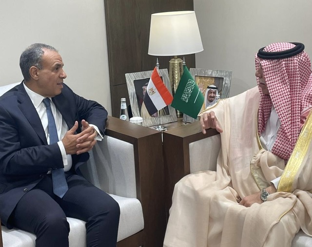 وزير الخارجية يبحث مع وزير التجارة السعودي تعزيز الشراكة الاقتصادية والاستثمارات المشتركة بين مصر والمملكة