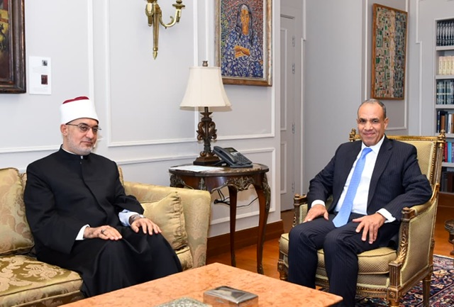 وزير الخارجية يستقبل مفتى الجمهورية ويؤكد دور دار الإفتاء في نشر الاعتدال وتعزيز الهوية المصرية بالخارج