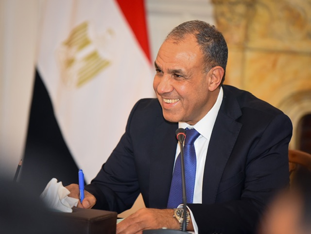 وزير الخارجية يلتقي الشباب المشاركين في برنامج زمالة 