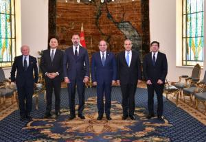 السيسي يستقبل الأمير رحيم آغا خان ويؤكد دعم التنمية في مصر