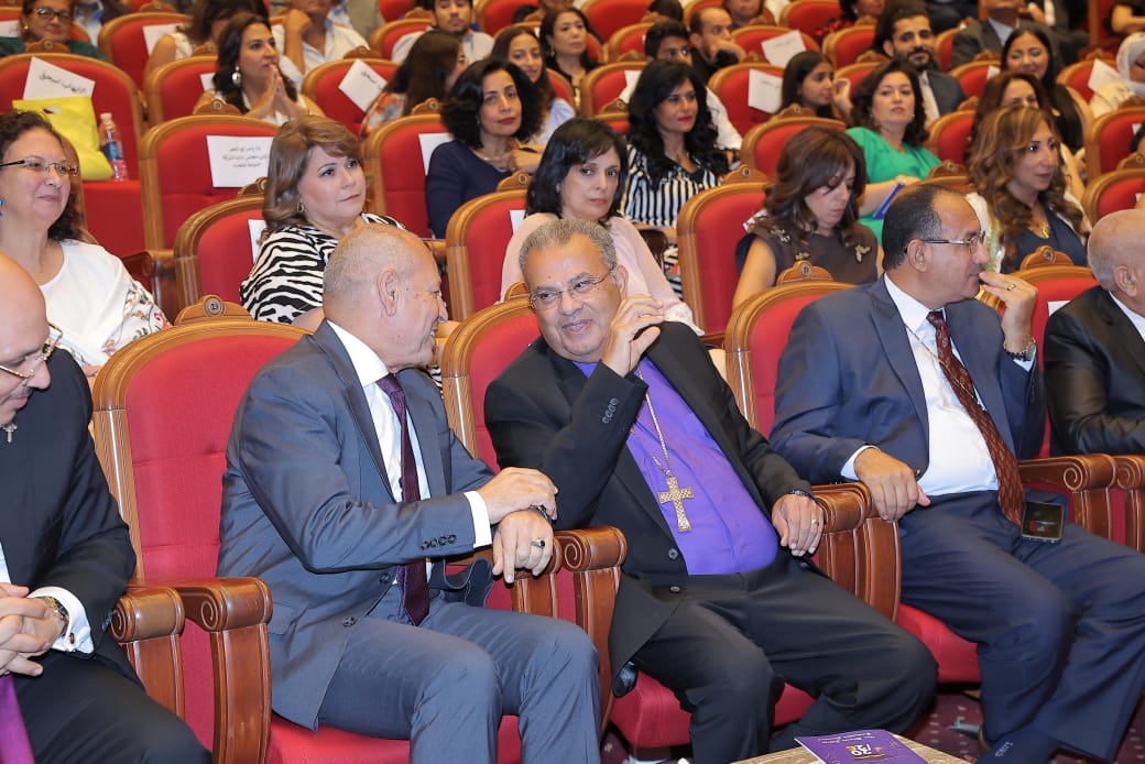 رئيس الطائفة الإنجيلية يشهد حفل تخرج طلبة كلية رمسيس الجديدة بحضور محافظ القاهرة 

