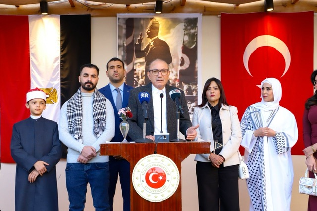 السفارة التركية بالقاهرة تنظم فعالية تضامنية مع الفلسطينيين وتستضيف 200 عائلة من غزة