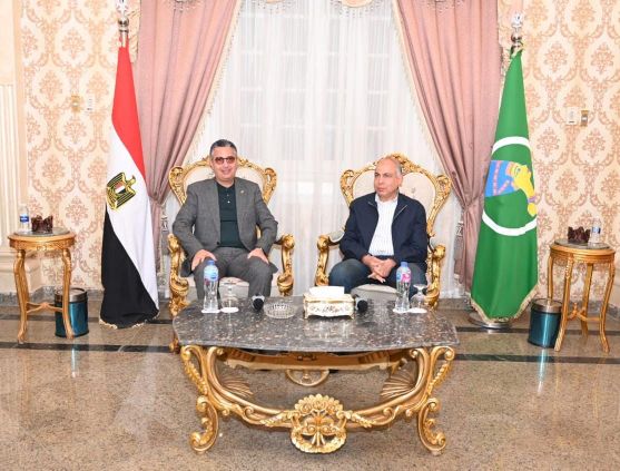 محافظ المنيا يستقبل وزير التموين لتفقد المشروعات وافتتاح سوق اليوم الواحد