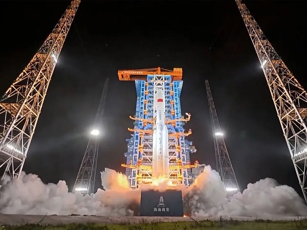 الصين تطلق مجموعة أقمار صناعية على متن صاروخ 