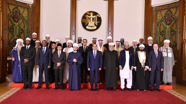 الرئيس السيسي: مواجهة التطرف وبناء الإنسان محور مؤتمر الشؤون الإسلامية