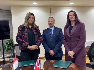 مصر والمملكة المتحدة تبحثان تحديث اتفاقية النقل الجوي وتوقّعان بالأحرف الأولى مذكرة تفاهم لزيادة التشغيل

