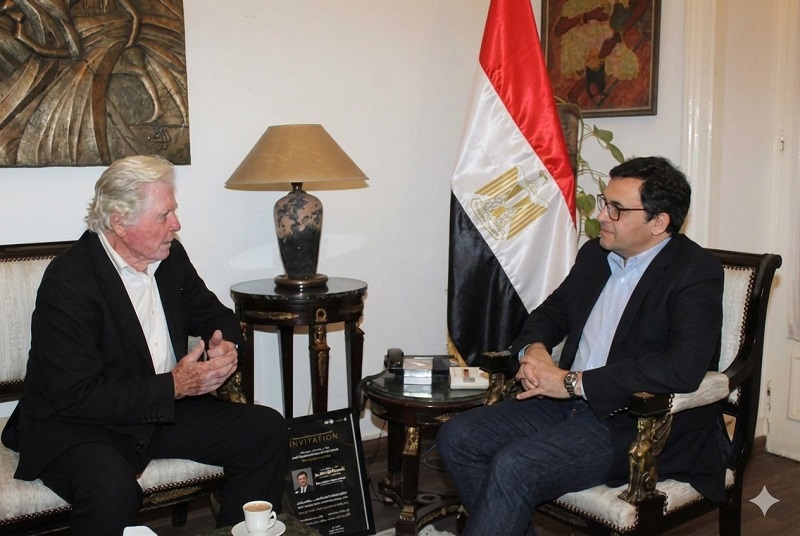 وزير الثقافة يستقبل حسين فهمي وفريق القاهرة السينمائي لبحث الاستعدادات للدورة الـ47