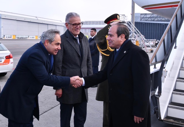 الرئيس السيسي يعود إلى القاهرة بعد مشاركته في منتدى دافوس