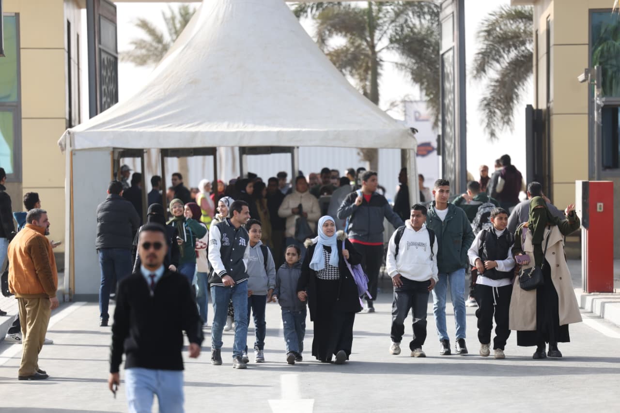 معرض القاهرة الدولي للكتاب يصل إلى أول مليون زائر خلال يومين من فتح أبوابه للجمهور

