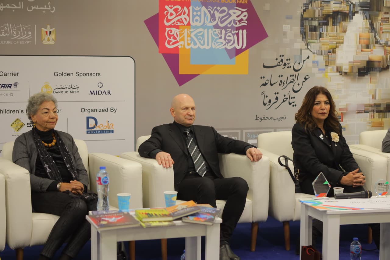 سلوى بكر تتسلم جائزة «بريكس» الأدبية في نسختها الأولى