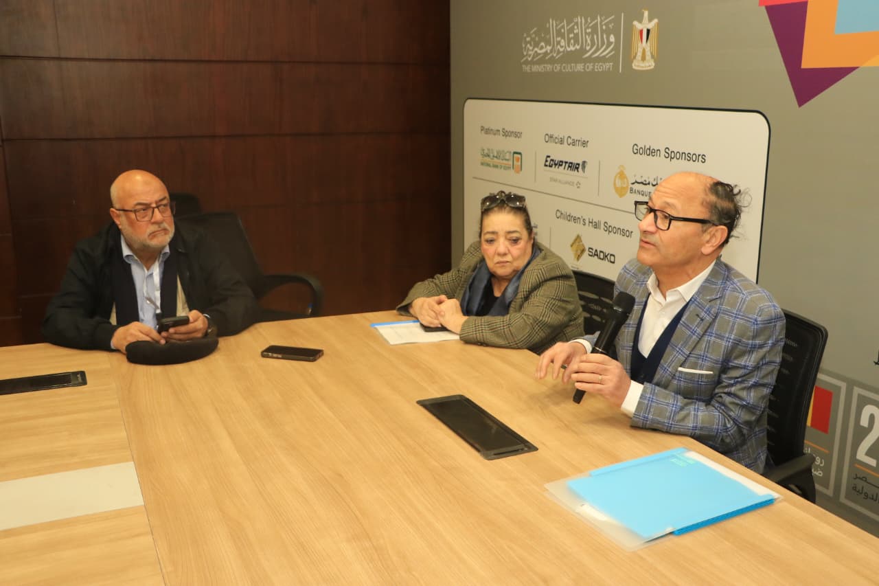 رواد النقد العربي الحديث يستعيدون تجربة شكري عياد في معرض الكتاب

