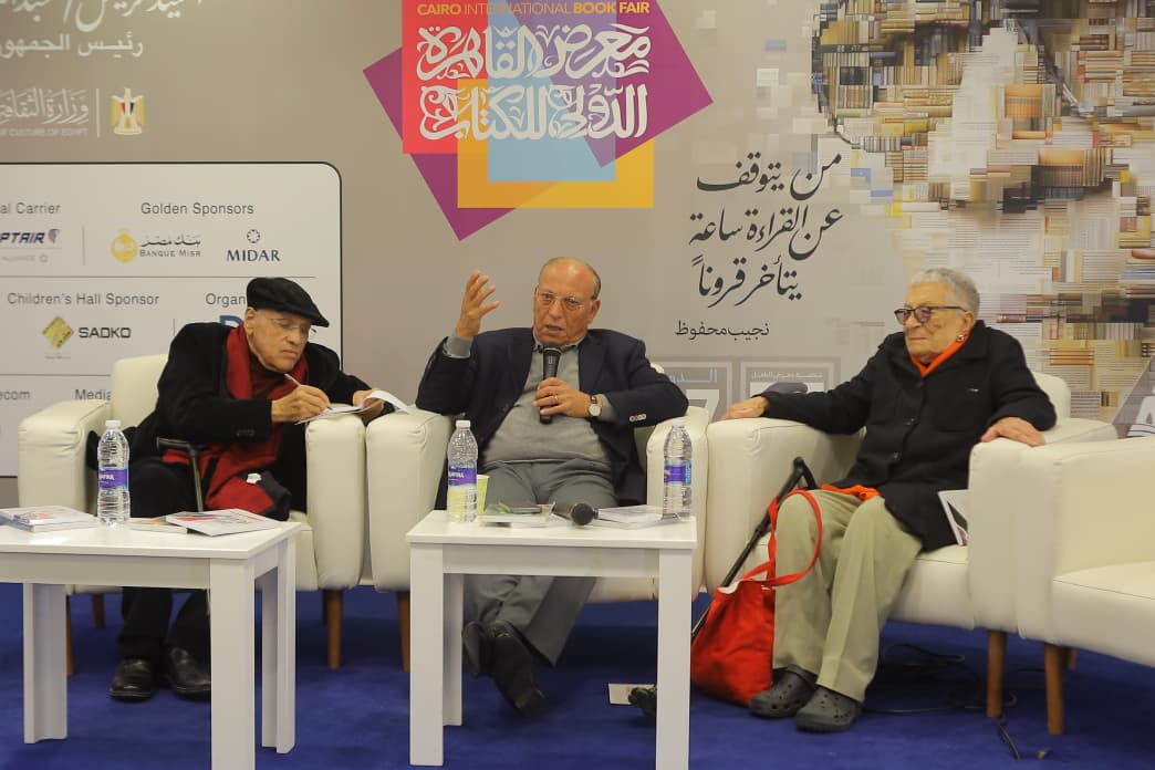 أصوات شعرية من مصر والعالم العربي تضيء ديوان الشعر في معرض الكتاب