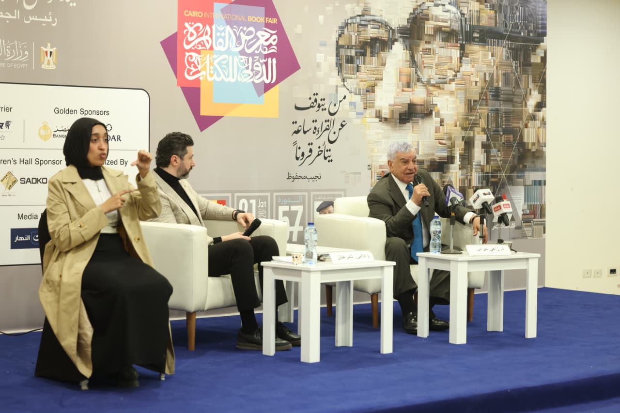 زاهي حواس من معرض الكتاب: إطلاق حملة كبرى لاستعادة المسلة المصرية في بريطانيا

