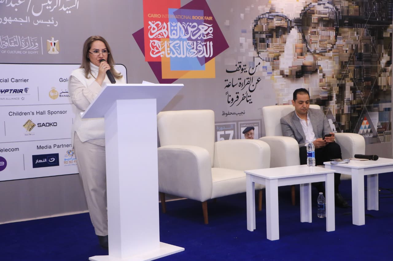 أصوات عربية ومصرية تتألق في أمسية شعرية بمعرض الكتاب

