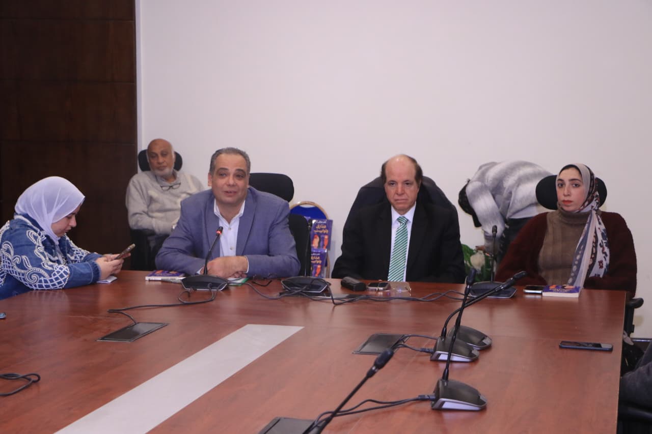 «العذراء والتابوت» في مواجهة المجتمع.. ندوة تناقش رواية ناصر عراق بمعرض الكتاب

