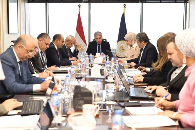 وزير السياحة يوجه بتحديث قواعد البيانات السياحية لضمان دقة المؤشرات