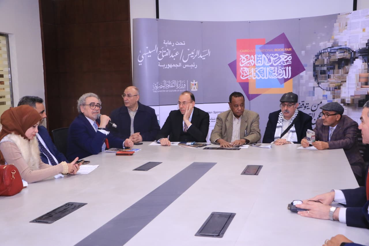 ندوة «مصر في عيون الأدباء العرب» بمعرض الكتاب: بلد تاريخ وثقافة ووحدة عربية