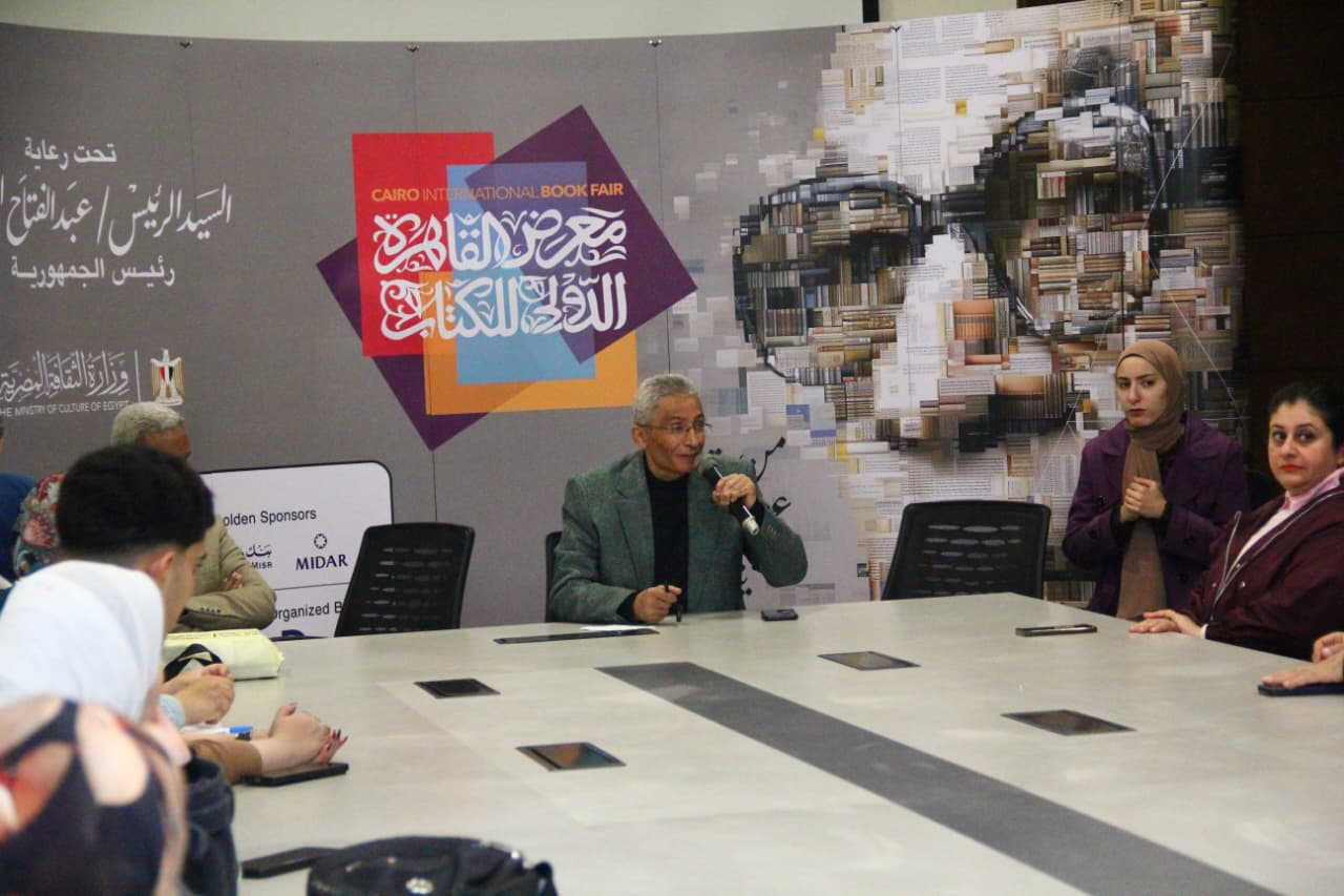 معرض الكتاب يناقش 