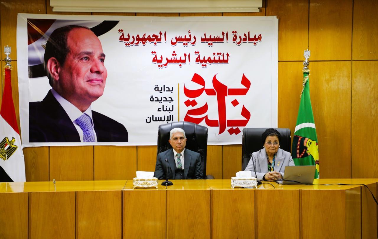 محافظ المنيا ونائب وزير الصحة يبحثان المؤشرات السكانية لعام 2025