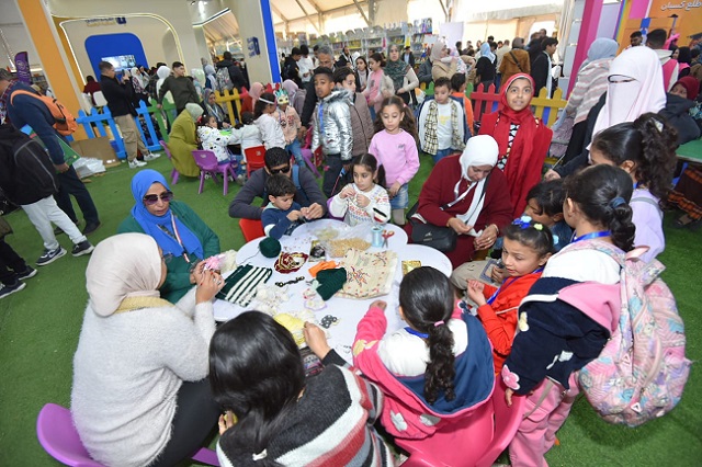 إقبال غير مسبوق من الأطفال على أنشطة الطفل في معرض القاهرة الدولي للكتاب

