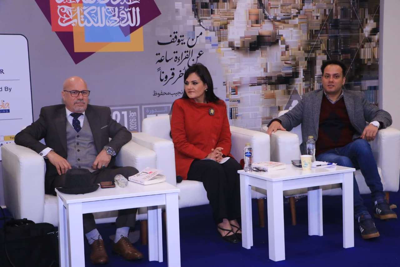 مدحت صفوت: كتبت «بلاغة الكود والآداب» للاشتباك مع «نقاد المنصات»