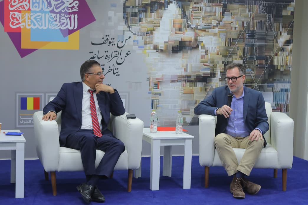 من «ميرامار» إلى «ثرثرة فوق النيل».. السفير الكندي يروي رحلته مع نجيب محفوظ بمعرض الكتاب

