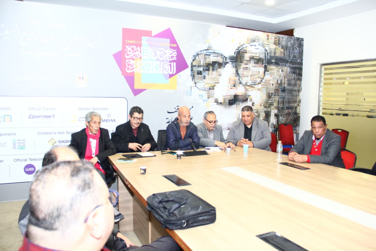 «آفاق شعر العامية» يناقش تحولات القصيدة المصرية في معرض الكتاب

