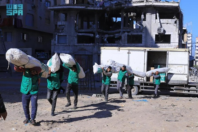 مركز الملك سلمان يقيم مخيمًا جديدًا لإيواء الأسر العائدة إلى مدينة غزة