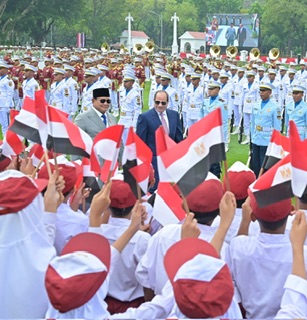 الرئيس السيسي يشيد بحفاوة الاستقبال في إندونيسيا ويؤكد عمق العلاقات التاريخية بين البلدين