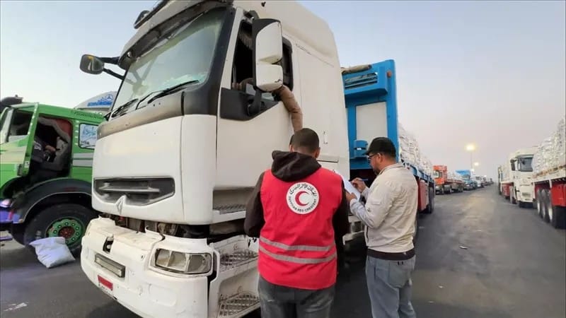 الهلال الأحمر المصري يدفع بحمولة تتجاوز 3266 طن مساعدات إنسانية إلى غزة
