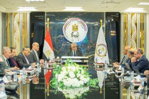 وزير الدولة للإنتاج الحربي يتابع تنفيذ مشروعات 