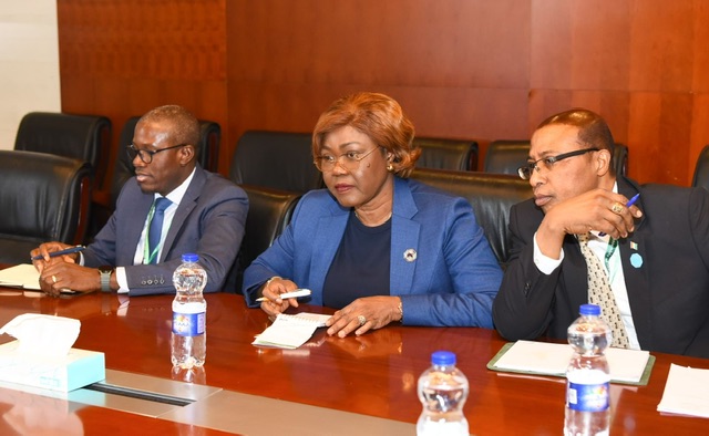 وزير الخارجية يلتقي نظيرته الإيفوارية لبحث سبل تعزيز العلاقات الثنائية والتعاون المشترك