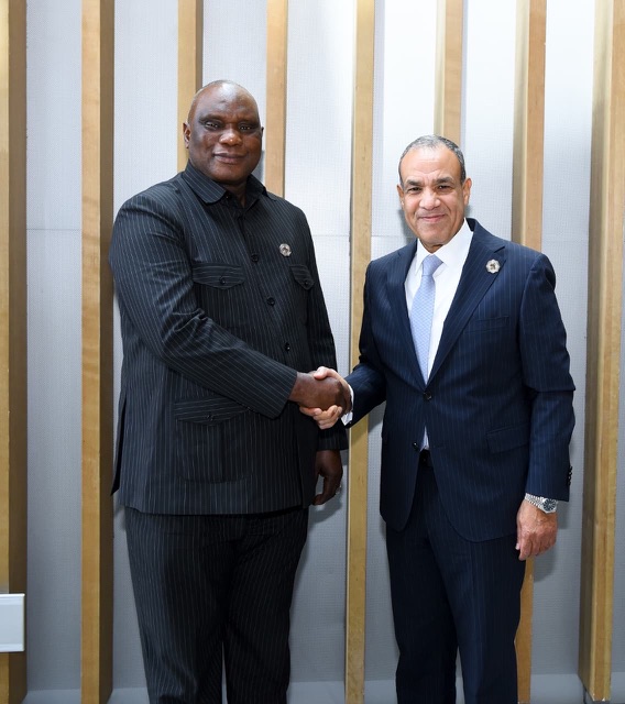 وزير الخارجية يلتقي نظيره الجامبي لبحث سبل تعزيز العلاقات الثنائية