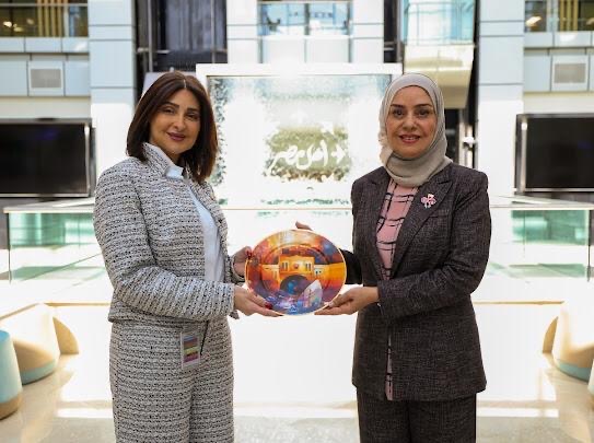 سفيرة البحرين تزور مستشفى أهل مصر للاطلاع على تجربة رعاية مصابي الحروق