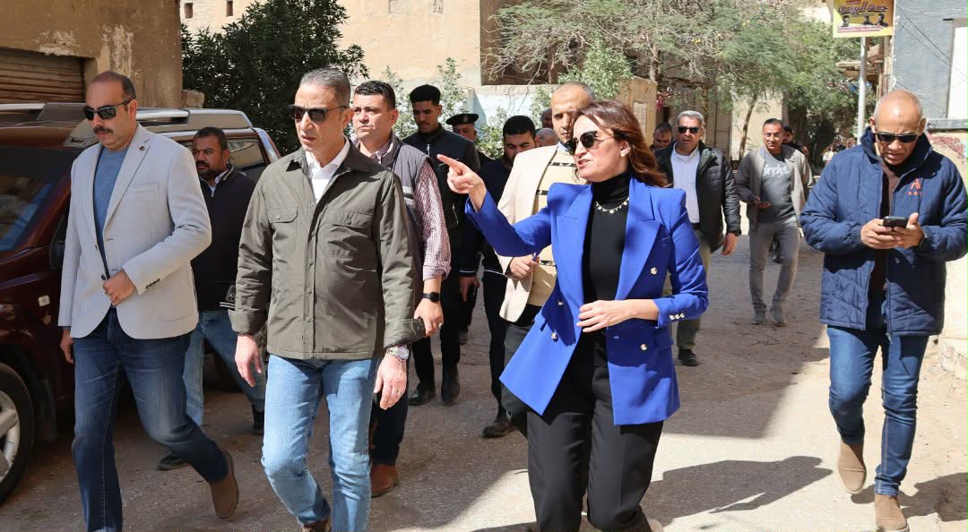 محافظ الجيزة يتفقد منطقة نزلة السمان لمتابعة مشروعات التطوير ورفع الكفاءة بالمناطق المحيطة بالأهرامات

