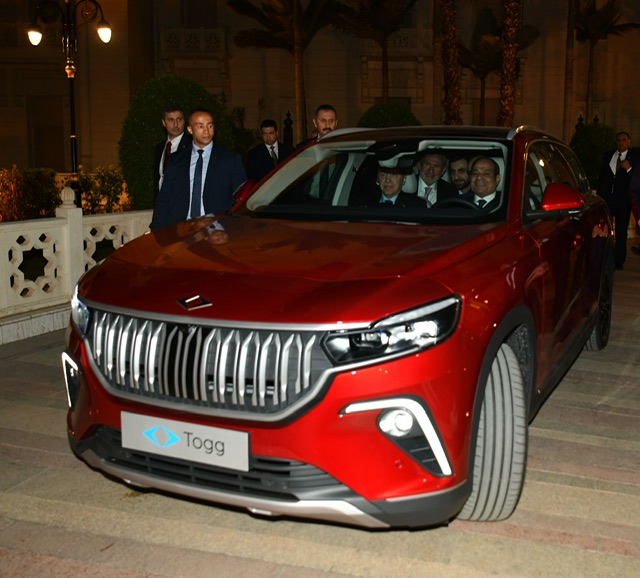 الرئيس أردوغان يُهدي الرئيس السيسي سيارة كهربائية خلال اجتماع مجلس التعاون الاستراتيجي