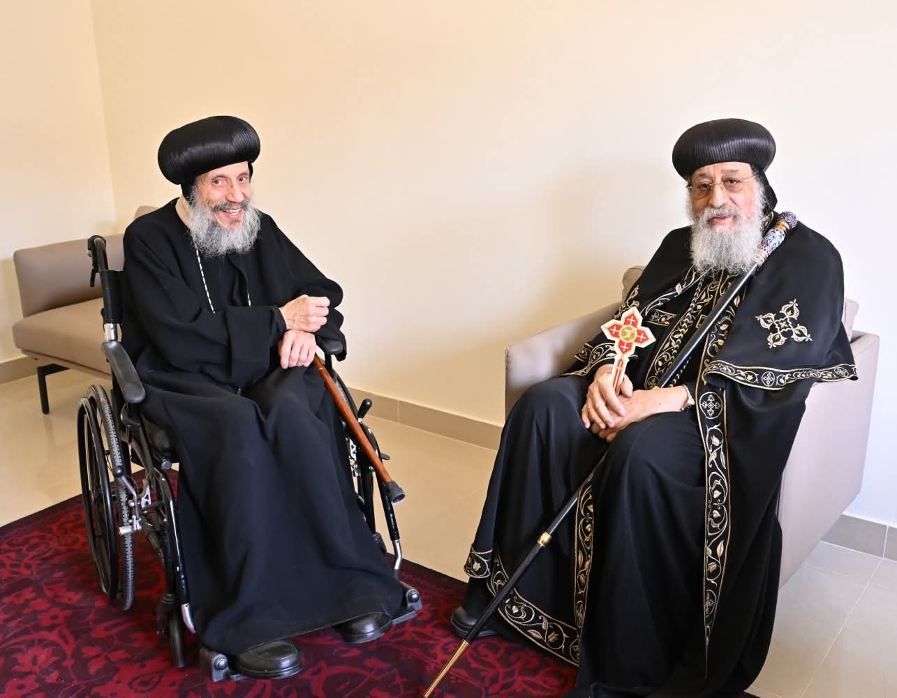 البابا تواضروس يستقبل مطران أيرلندا وأسقف لندن بالمقر البابوي