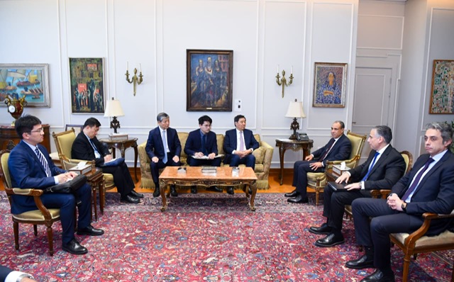 وزير الخارجية يبحث مع المبعوث الصيني للشرق الأوسط تعزيز التعاون واحتواء التوتر بالمنطقة