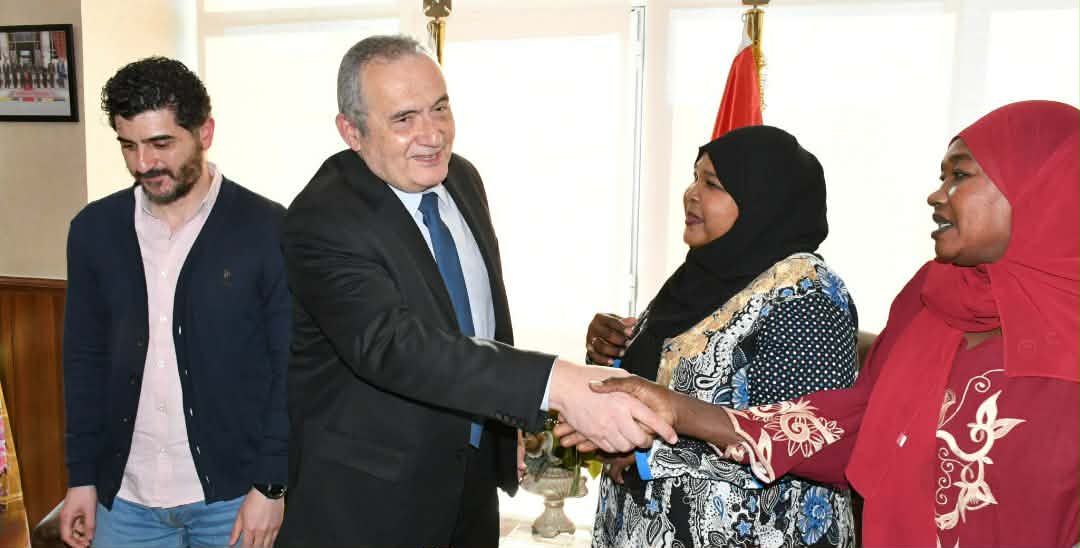 من قافلة بالسودان إلى غرفة عمليات بالقاهرة.. مصر تنجح في إنقاذ مريضتين بجراحات مخ معقدة